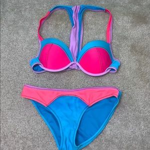Bikini with zipper